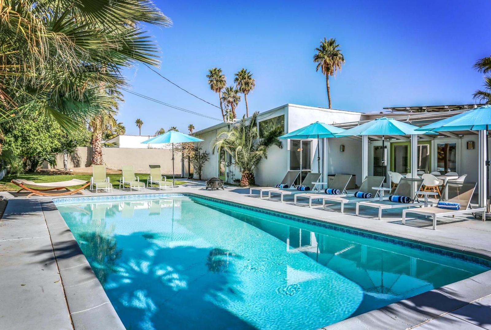 Midcentury Palm Springs Getaway Main image 2